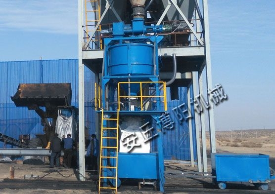 煤粉噸袋包裝機(jī)現(xiàn)場(chǎng)（配導(dǎo)軌輸送車）