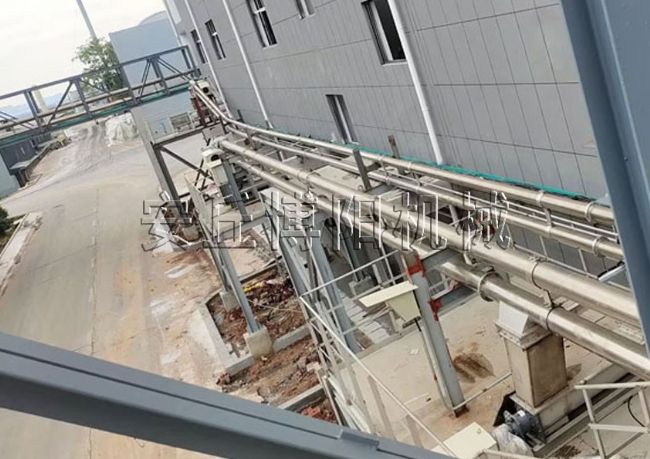 管鏈輸式送機(jī)現(xiàn)場案例，濰坊氯化銨管鏈提升機(jī)廠家